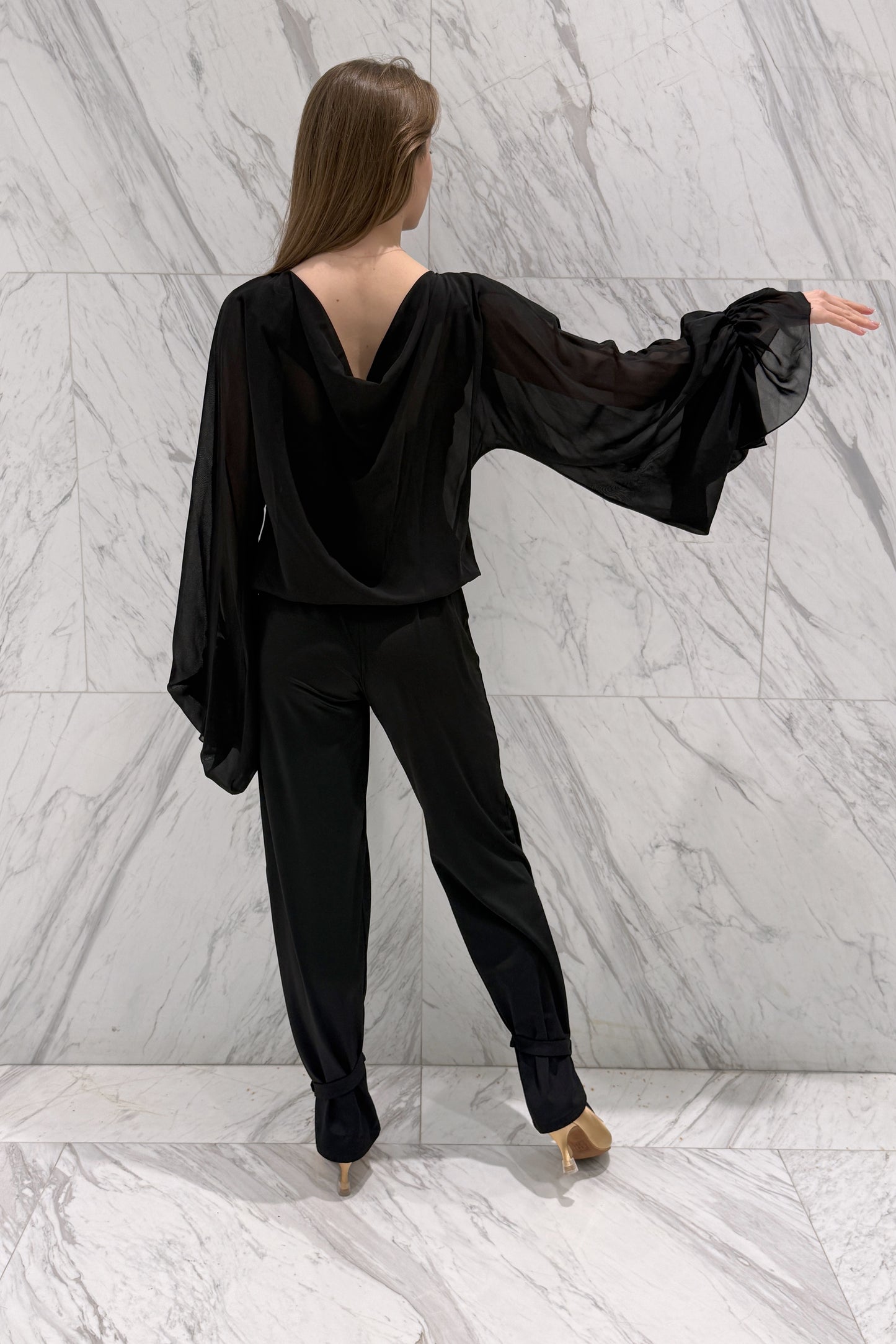 Chiffon blouse with a sewn top and voluminous sleeves