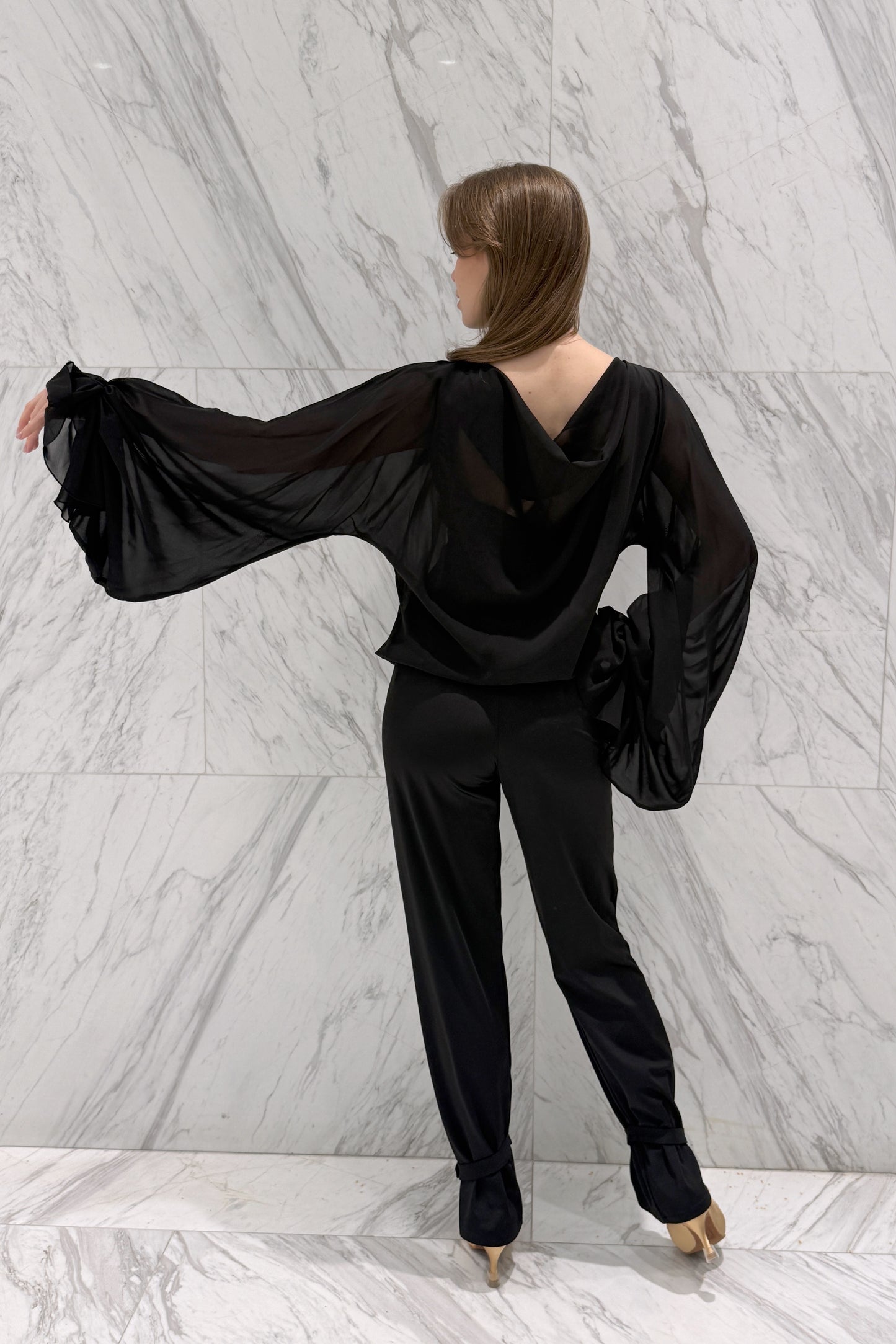 Chiffon blouse with a sewn top and voluminous sleeves