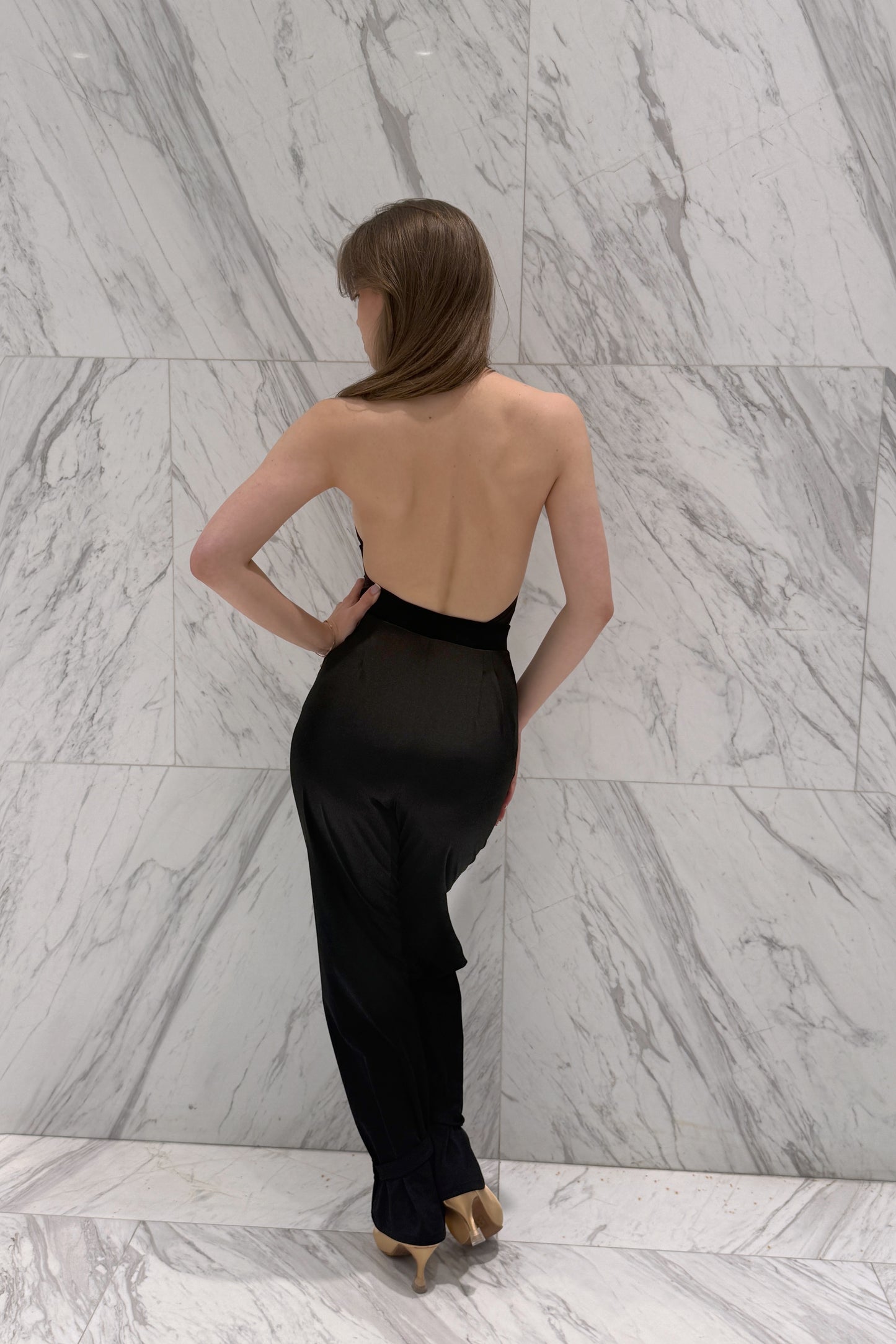 Collection 9       V-neck black colour leotard