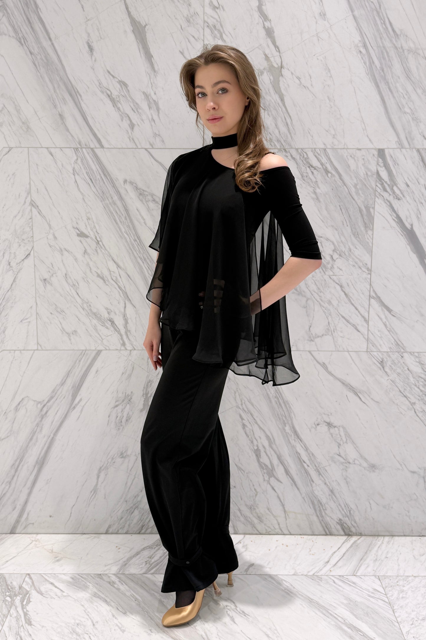 Top with a neck strap and chiffon elements