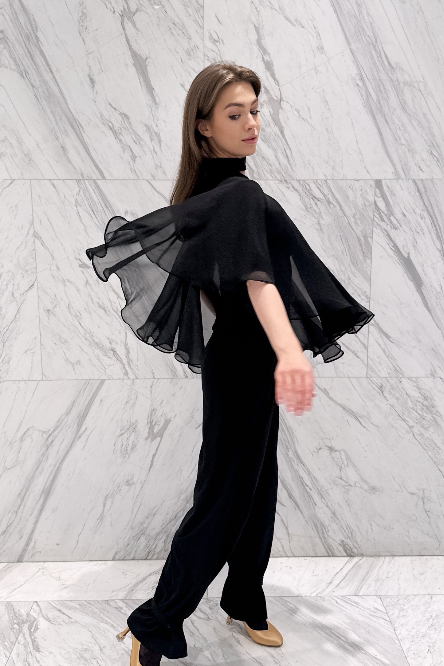 Top with a neck strap and chiffon elements