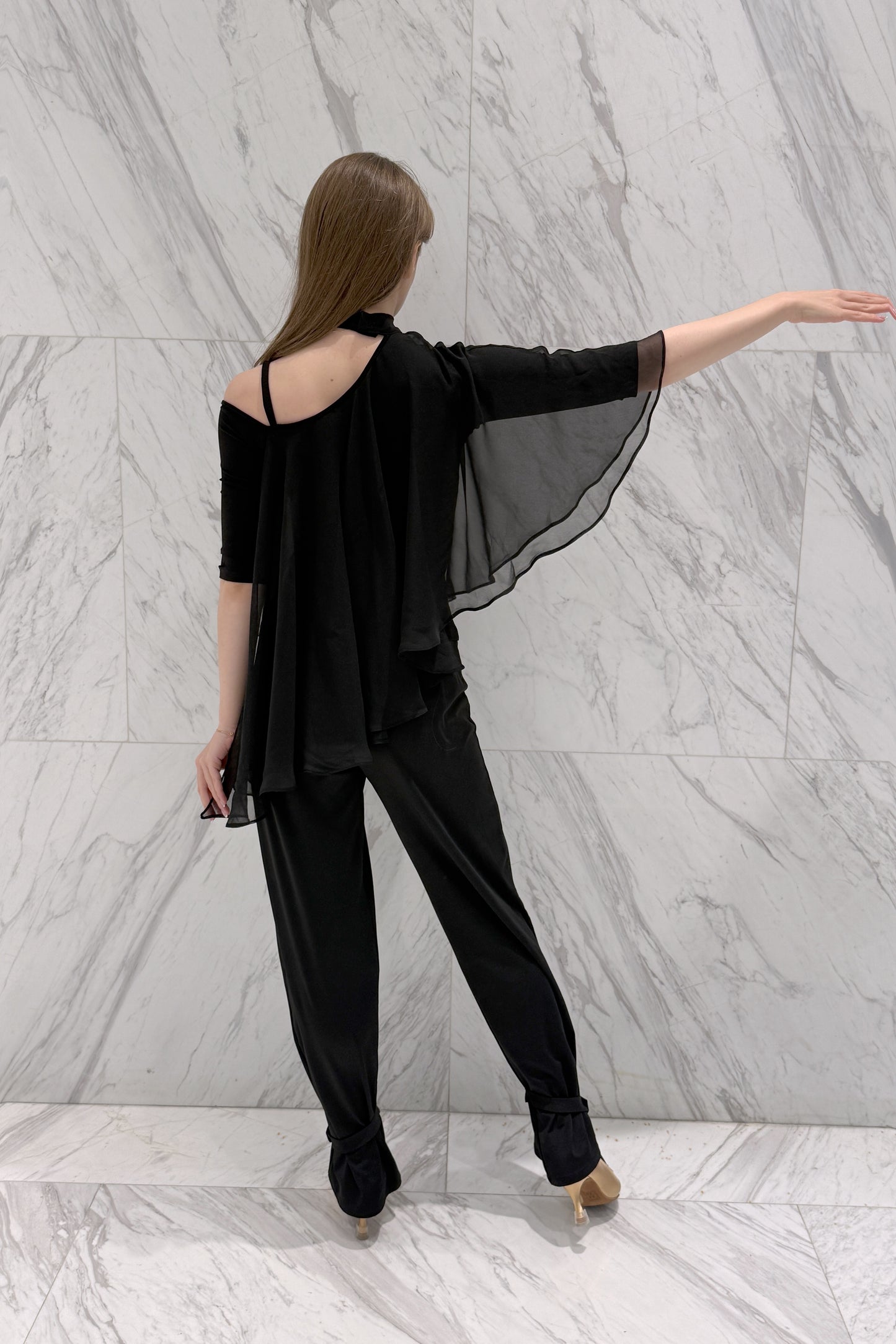 Top with a neck strap and chiffon elements